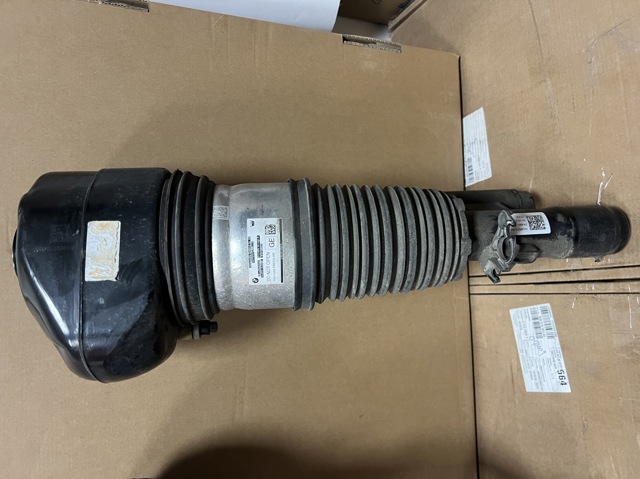 Амортизатор передней подвески правый 37107915950 BMW