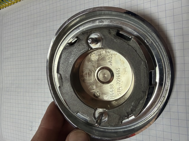 51147294465 BMW Эмблема крышки багажника (фирменный значок) купить в Одесса