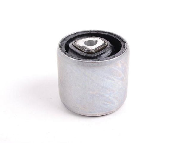 Сайлентблок переднего нижнего рычага 31120410791 BMW