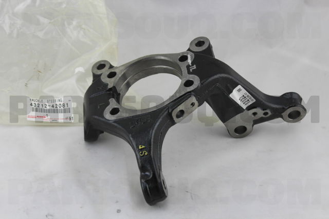 Цапфа передняя левая 4321242080 TOYOTA