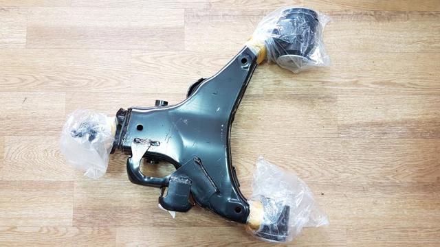 Рычаг передней подвески нижний, правый 4806860030 TOYOTA