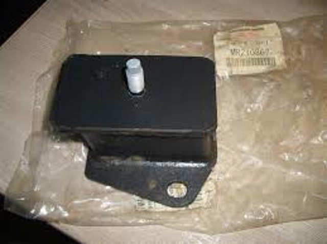 Подушка (опора) двигателя лев./прав. MR210867 MITSUBISHI