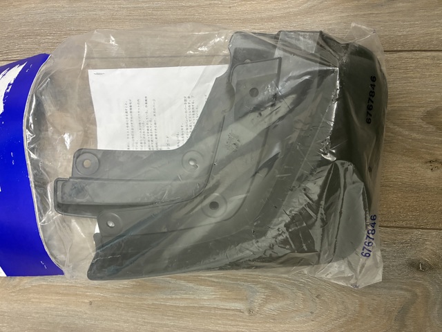 Комплект задних брызговиков 30744558 VOLVO