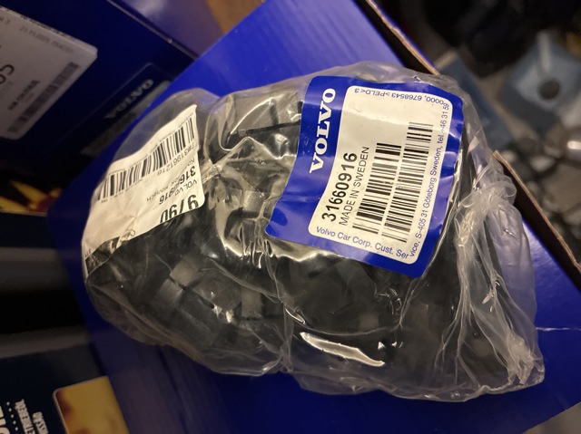 Колпачек колесного болта 31660916 VOLVO