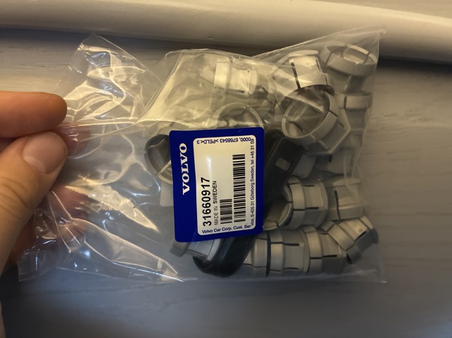 Колпачек колесного болта 31660917 VOLVO