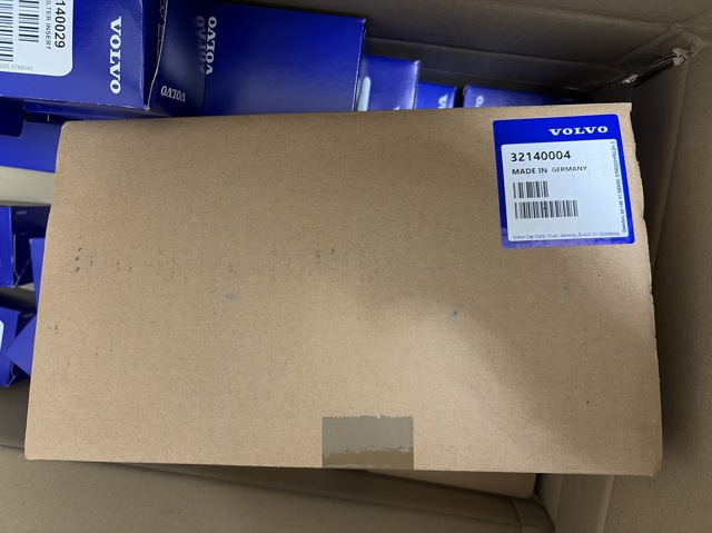 Крышка двигателя 32140004 VOLVO