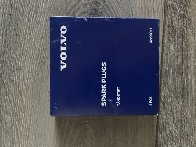 Свеча зажигания 32290011 VOLVO