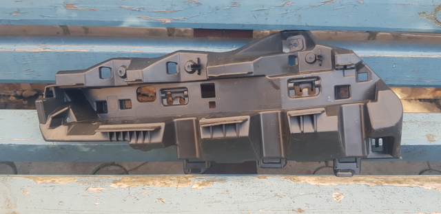 Кронштейн бампера заднего, правый 51129878962 BMW