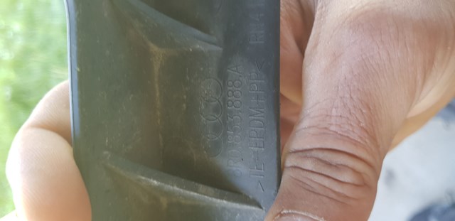 8R0853888A Спойлер переднего бампера правый купить Павлоград