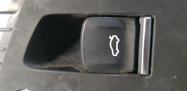 Кнопка салона привода крышки багажника (двери 3/5-й (ляды) 9327029 BMW