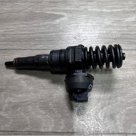 Форсунка дизельная в сборе Шкода Суперб II