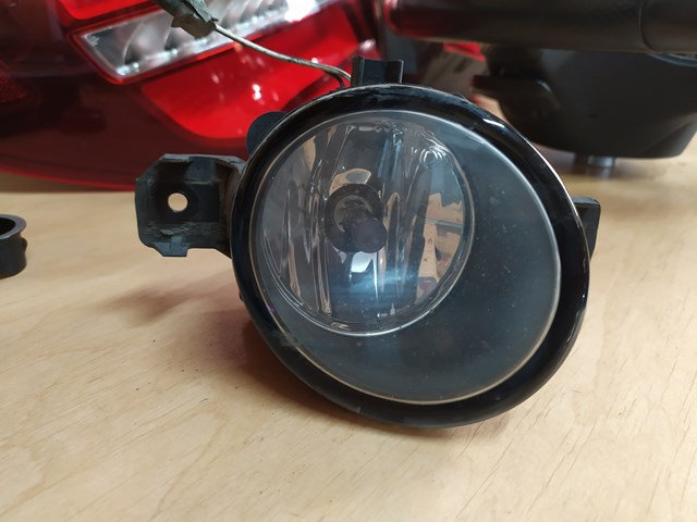 Левая противотуманная фара Ниссан Жук NMUK