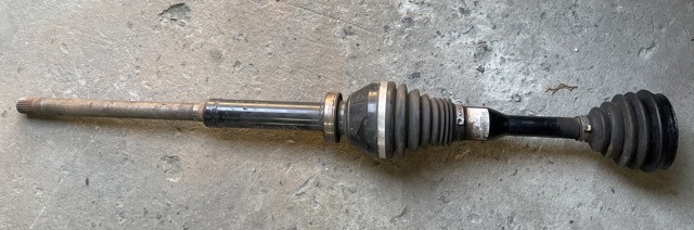 Полуось передняя, правая 30651437 VOLVO