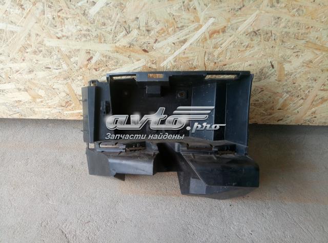 Правый кронштейн заднего бампера 30678278 VOLVO