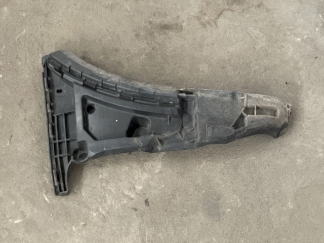 Левое крепление переднего бампера 30698128 VOLVO
