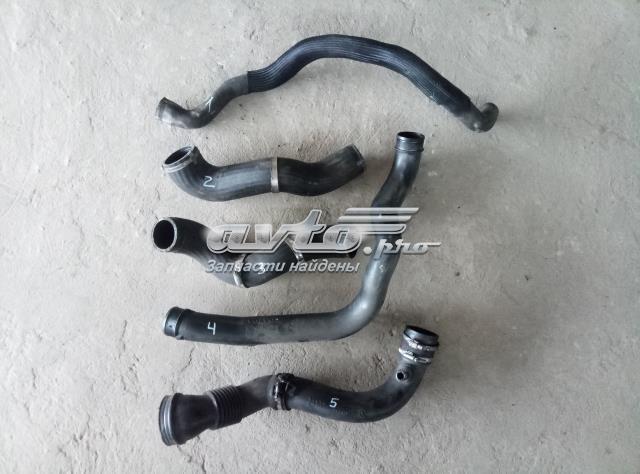Нижний патрубок радиатора 30723992 VOLVO
