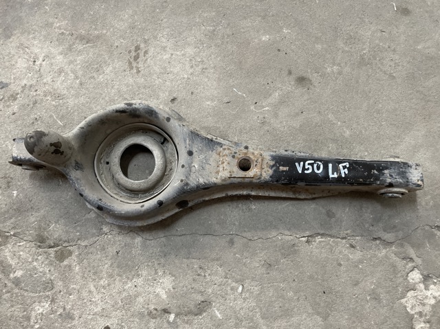 Кулак поворотный левый 30736776 VOLVO