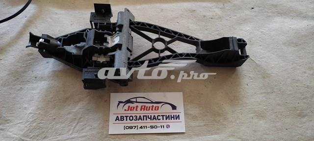 VOLVO 30784202 Держатель наружной ручки двери задней левой в наличии Житомир