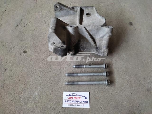 Кронштейн подушки (опоры) двигателя, правой 30793561 VOLVO