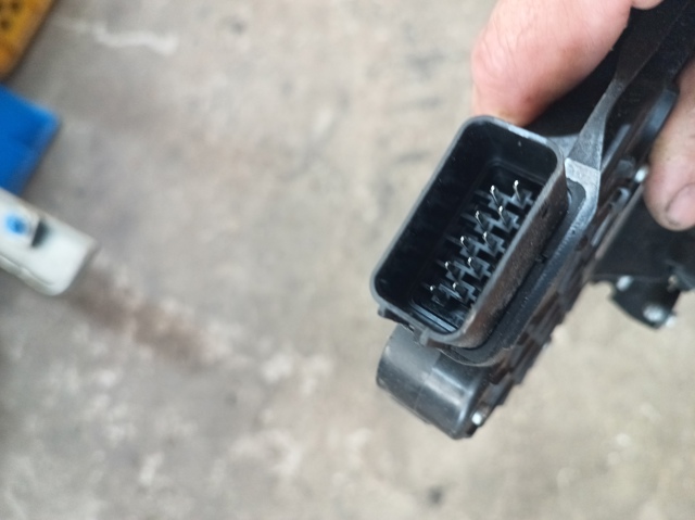 VOLVO 30799309 Замок водительской двери в наличии Тернополь