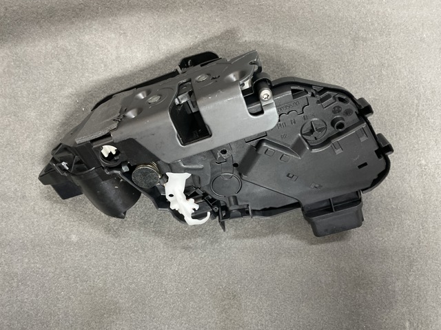Замок задней правой двери  31253664 VOLVO