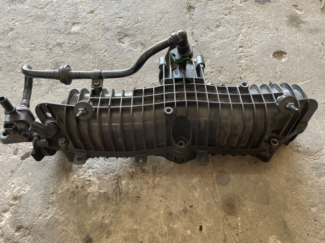 Впускной коллектор 31411865 VOLVO