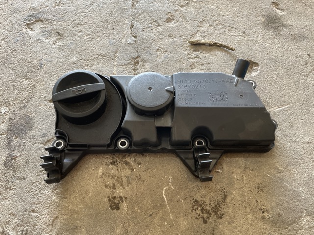 Крышка клапанов 31670210 VOLVO