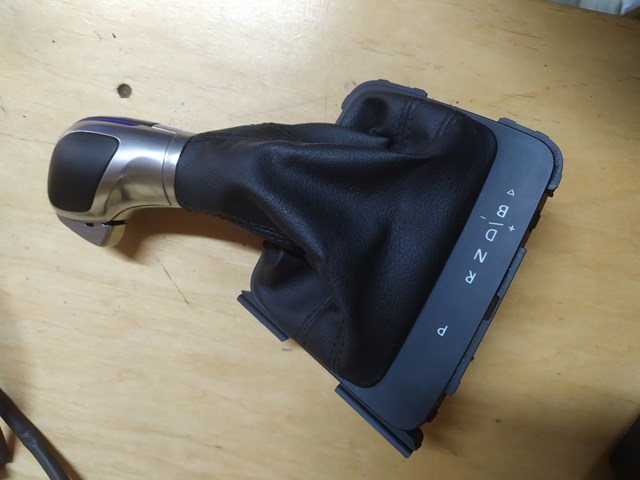 Рукоятка рычага КПП 5GE713203C VAG
