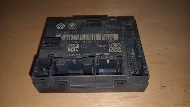 Блок комфорта передней двери 7N0959792 VAG