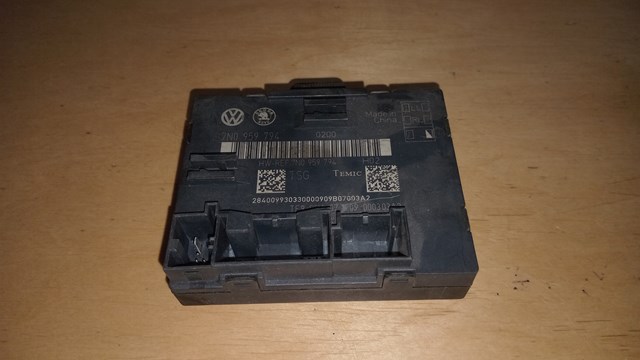 Блок комфорта задней двери 7N0959794 VAG