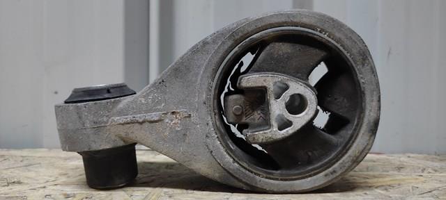 Передняя опора двигателя 8200277221 RENAULT