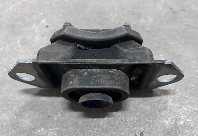 Левая опора двигателя 8200358147 RENAULT