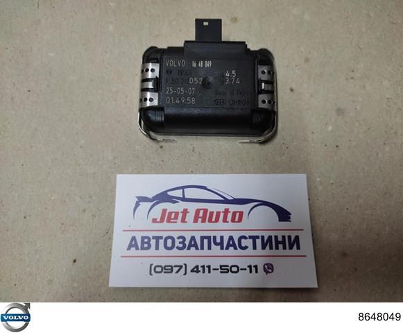 Стекло лобовое 8648049 VOLVO