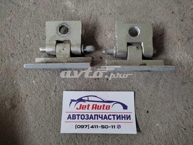 Дверной шарнир водительской вери 8693026 VOLVO