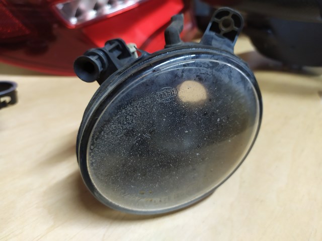 Левая противотуманная фара 8T0941699B VAG