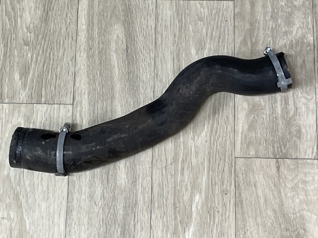 Шланг интеркуллера AV616K863VB VOLVO