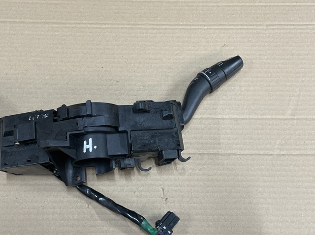Правый подрулевой переключатель  M22670 HONDA