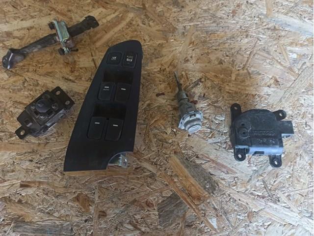 Кнопки переднего левого стекло подъемника 935701M110WK HYUNDAI