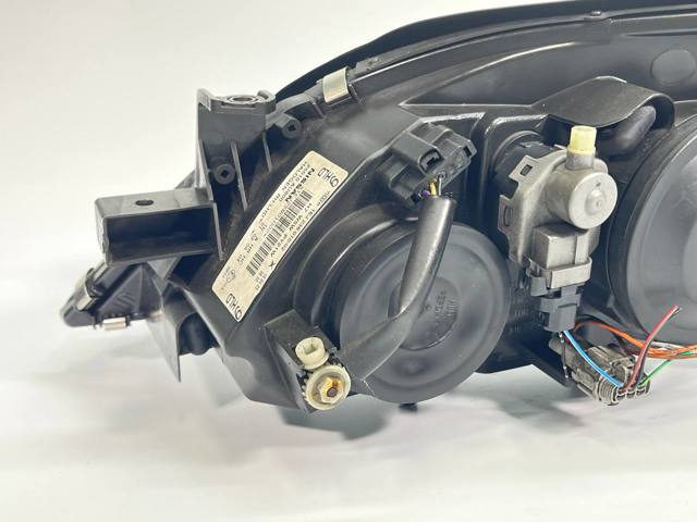 26010AU800 NISSAN Правая фара купить в Николаев