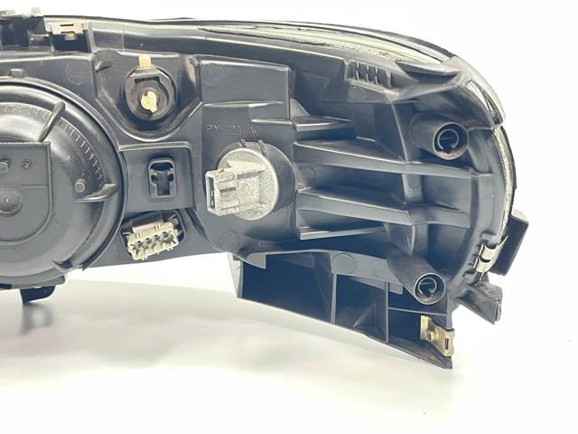 VOLVO 8693568 Правая фара в наличии Полтава