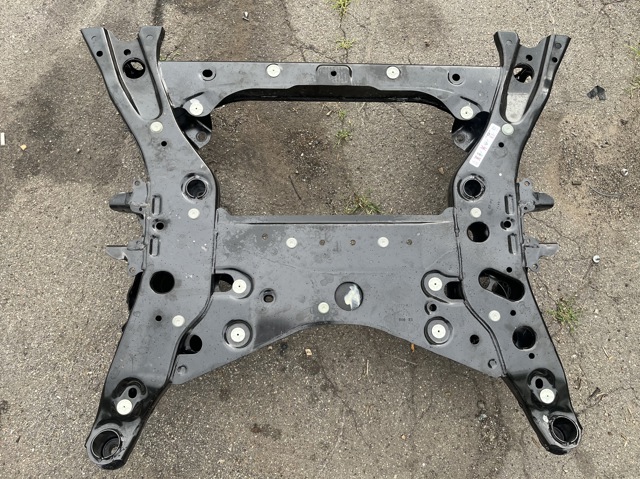 Крабобалка передней подвески 31106891262 BMW