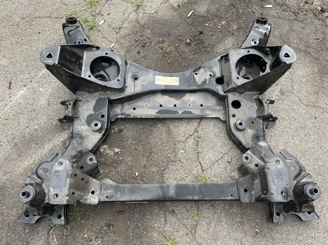 BMW 31106891262 Подрамник передний в наличии Запорожье