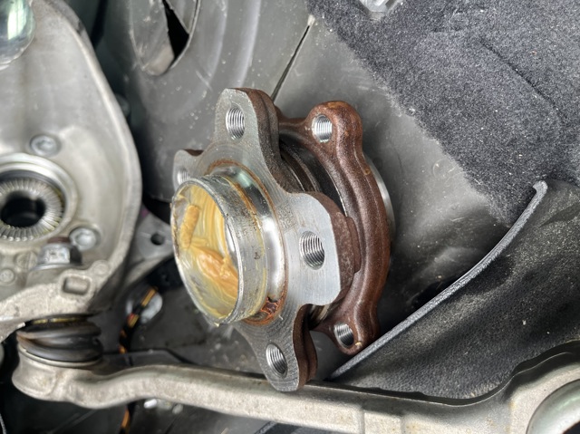 Ступица переднего колеса 31206871193 BMW