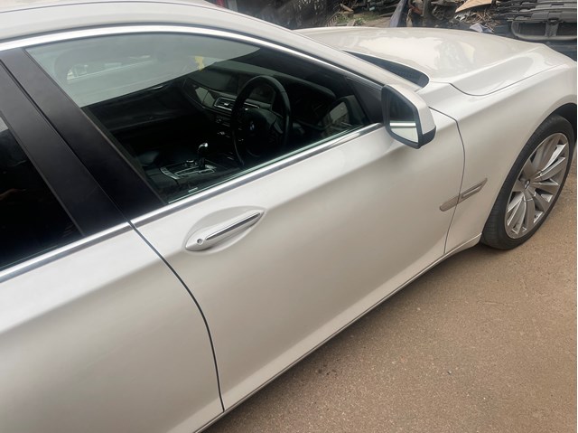 Пассажирская передняя дверь 41007203978 BMW