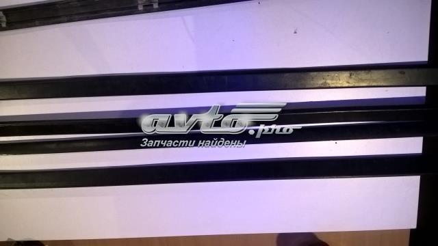 Молдинг передней левой двери 51138208449 BMW