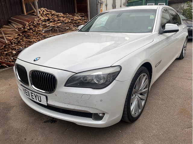 Переднее стекло 51317192780 BMW