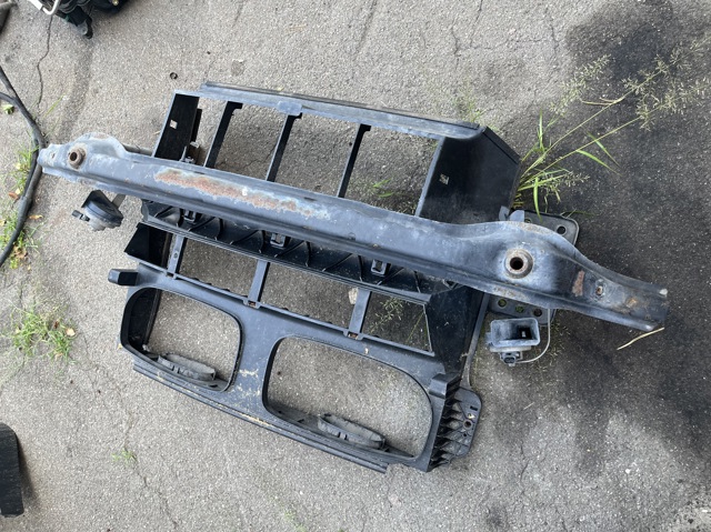 Воздуховод радиатора 51647177878 BMW