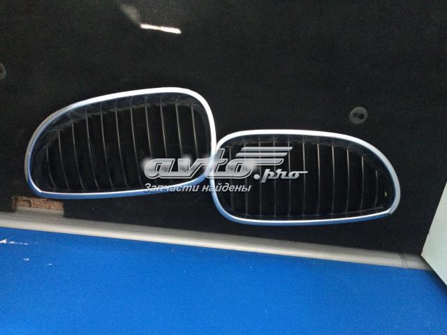 Решетка радиатора левая 51712151895 BMW
