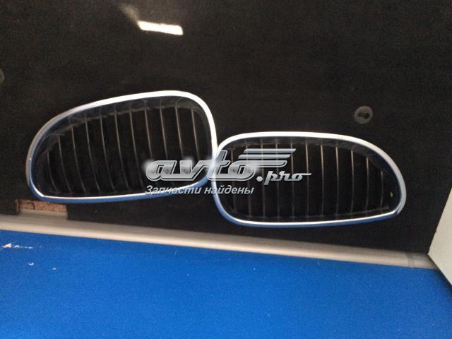 Решетка радиатора левая 51712151896 BMW