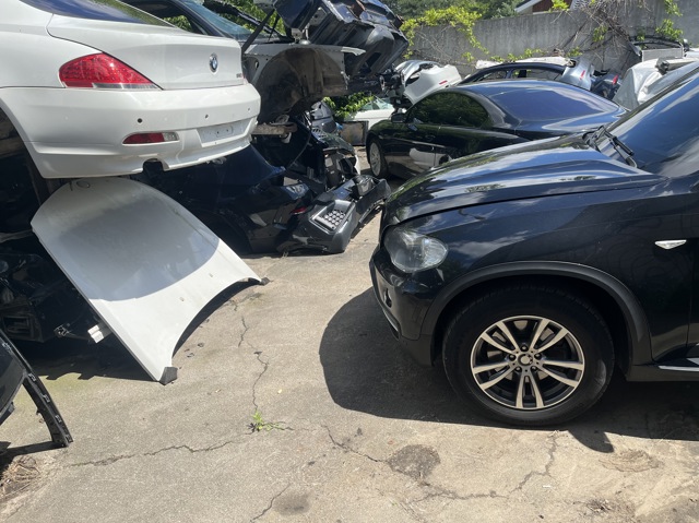 Расширитель (накладка) арки переднего крыла левый 51772452496 BMW